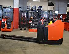 Toyota LPE 200 // Servo / 2.330 mm lange Gabeln / sehr guter Zustand